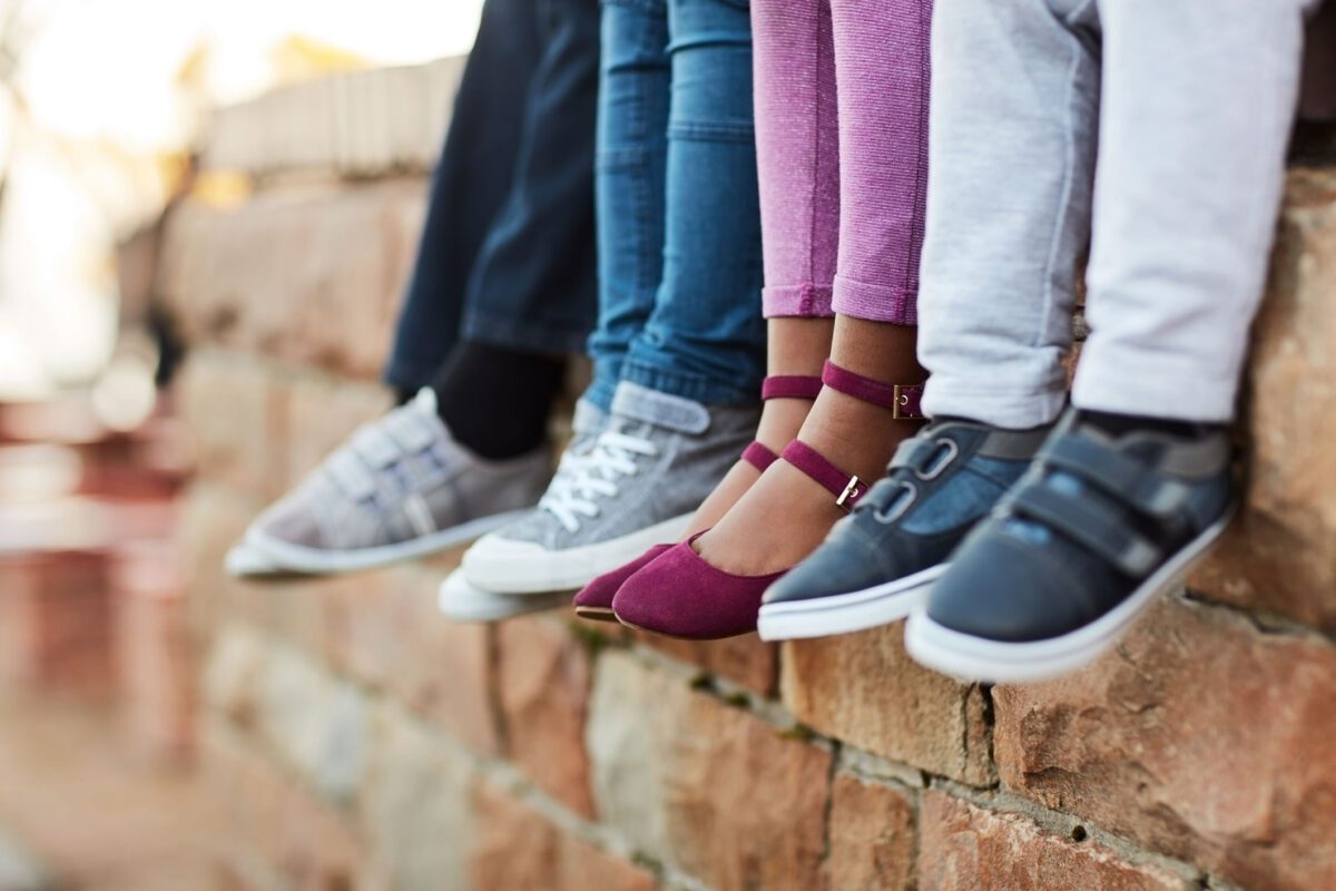 Cómo cuidar y limpiar zapatos de colegio para que duren todo el año escolar