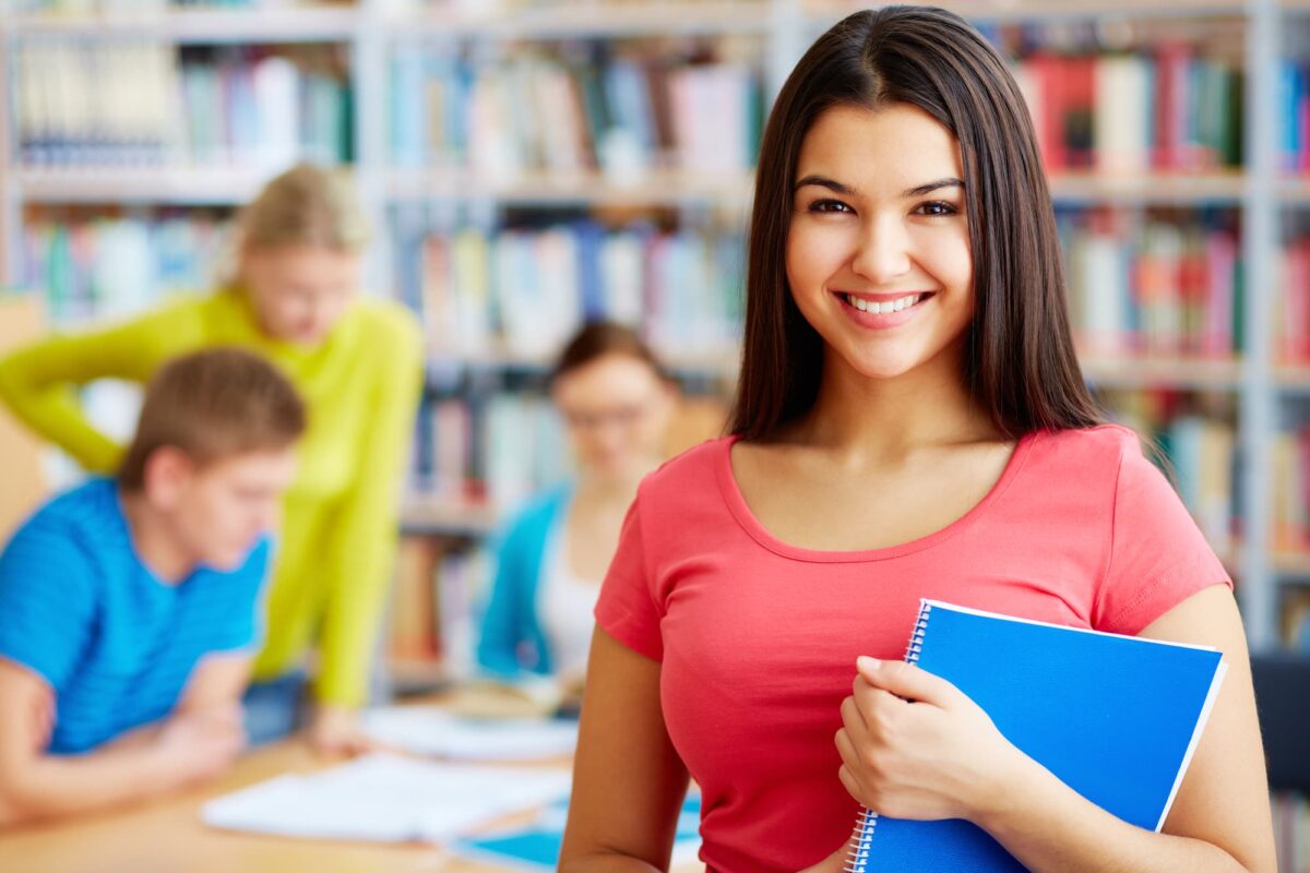 Requisitos y costos para estudiar Ingeniería Comercial en la Universidad de Chile en 2025