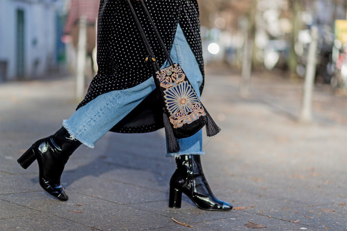 Botines en el trabajo cómo integrarlos en un look formal sin perder estilo